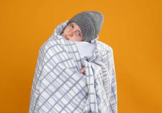 Tak Hanya Pakai Selimut, 5 Cara Mudah ini Usir Kedinginan Dikala Hujan